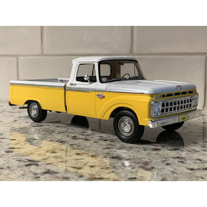 Moebius Model 1/25 Scale 1965 Ford Cab Styleside Pickup