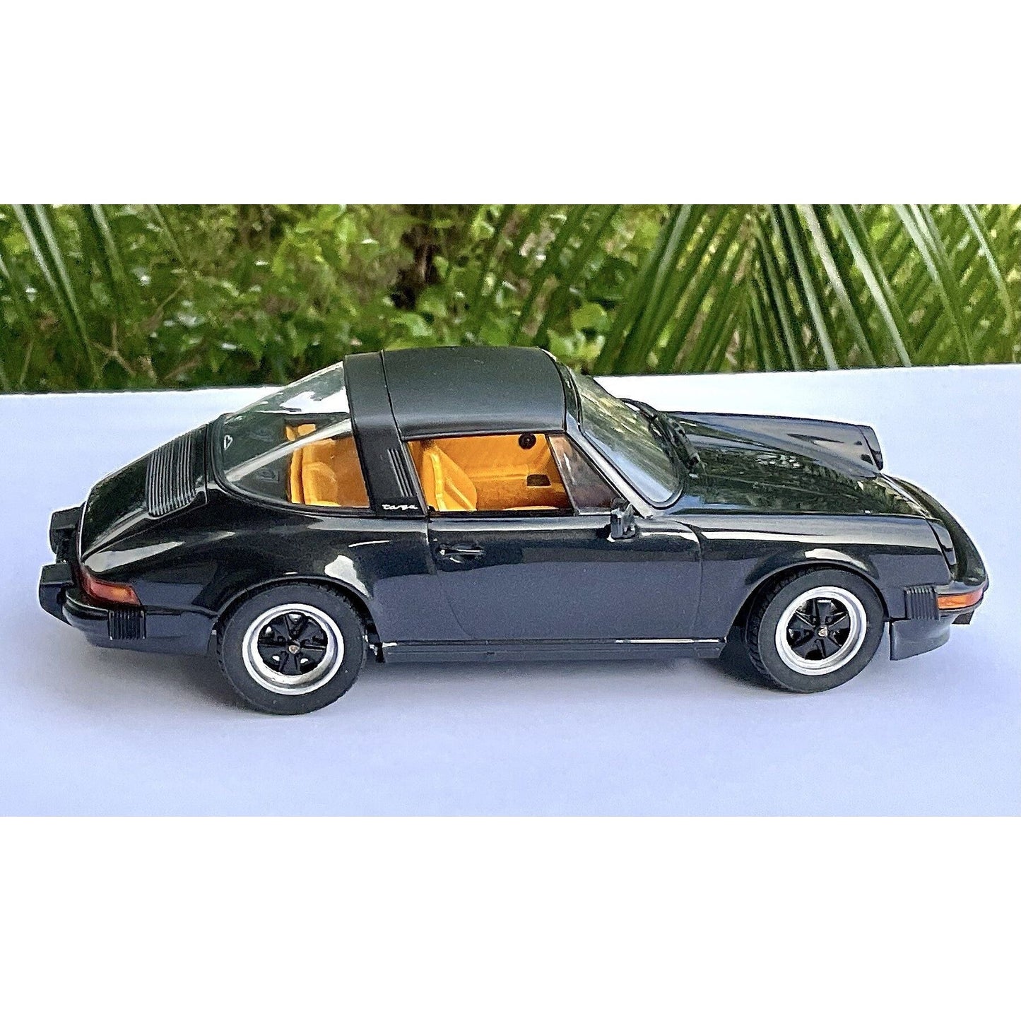 Revell Porsche 911 Carrera 3.2 TARGA 1/24 Scale Model Kit